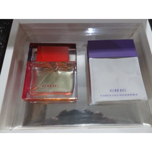 Carolina Herrera CHIC Gift Set EDP & Perfumed Lotion FREESIA MUSK Rose Amber - Picture 2 of 8